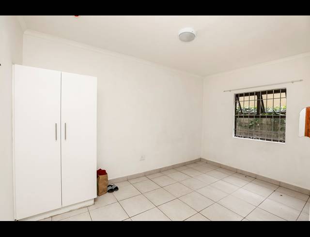 1,800M² APARTMENT BLOCK FOR SALE IN BULWER